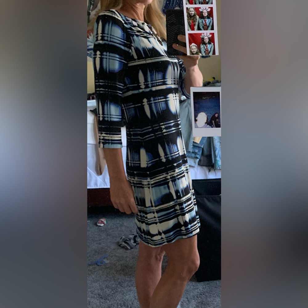 Donna Morgan size 4 , 3/4 sleeve dress model size 5’10” 37-27-37 in pic